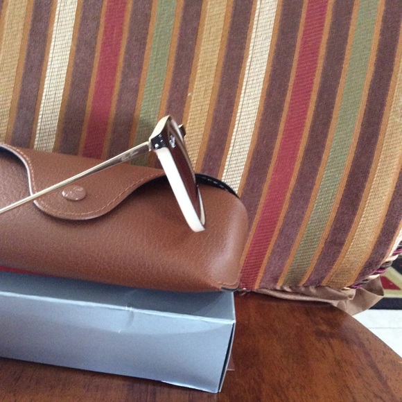 New Ray-Ban Erika Sunglasses 54 mm - Picture 2 of 5